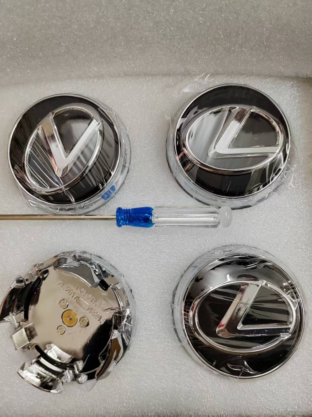 Lexus kelluvat keskikupit (4 kpl) Ø62mm