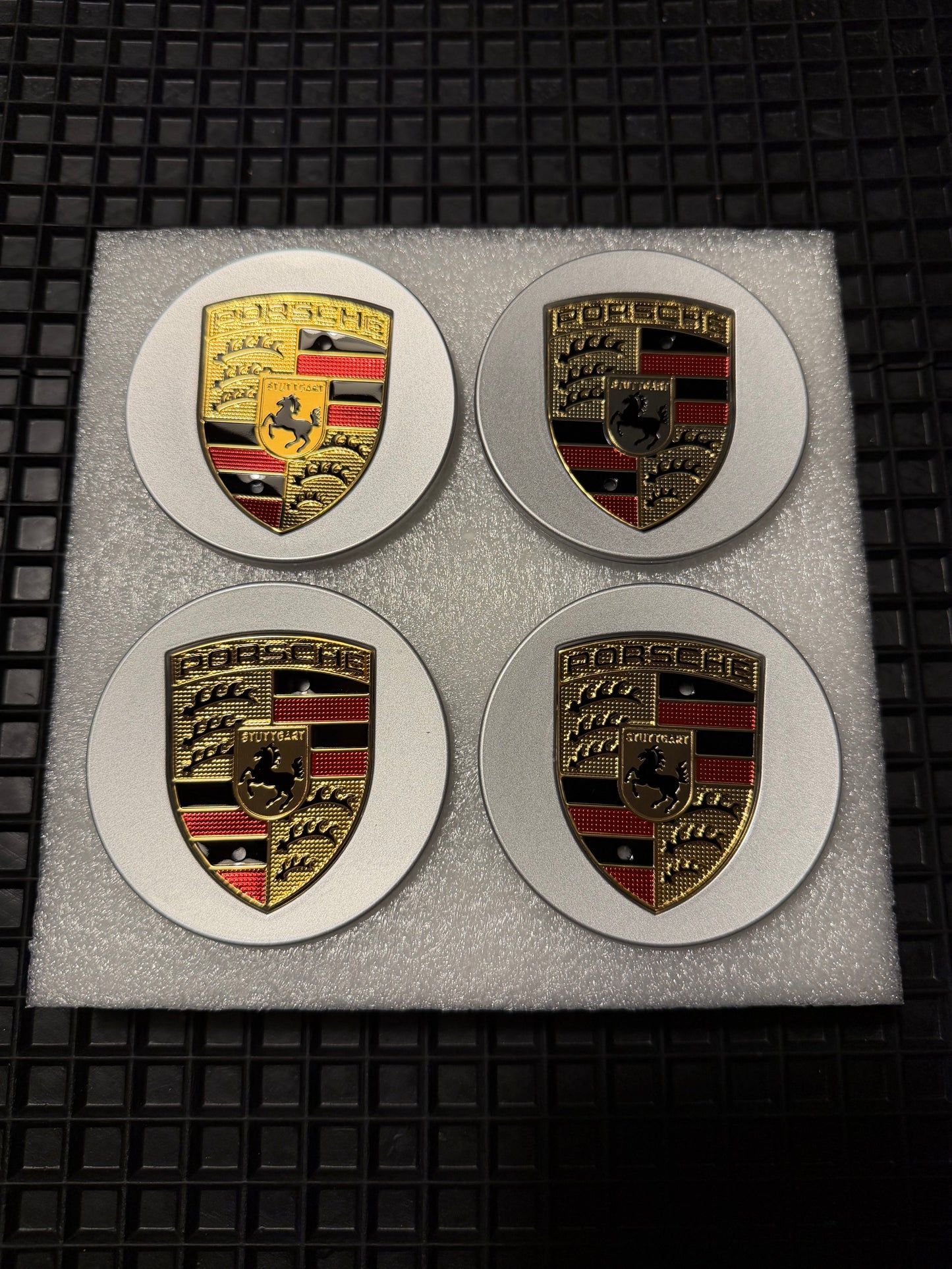 Porsche kelluvat keskikupit (4 kpl) Ø76mm