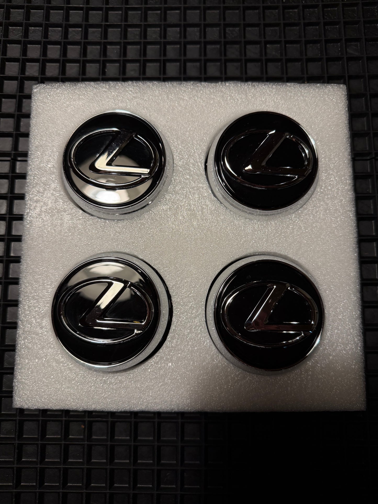 Lexus kelluvat keskikupit (4 kpl) Ø62mm