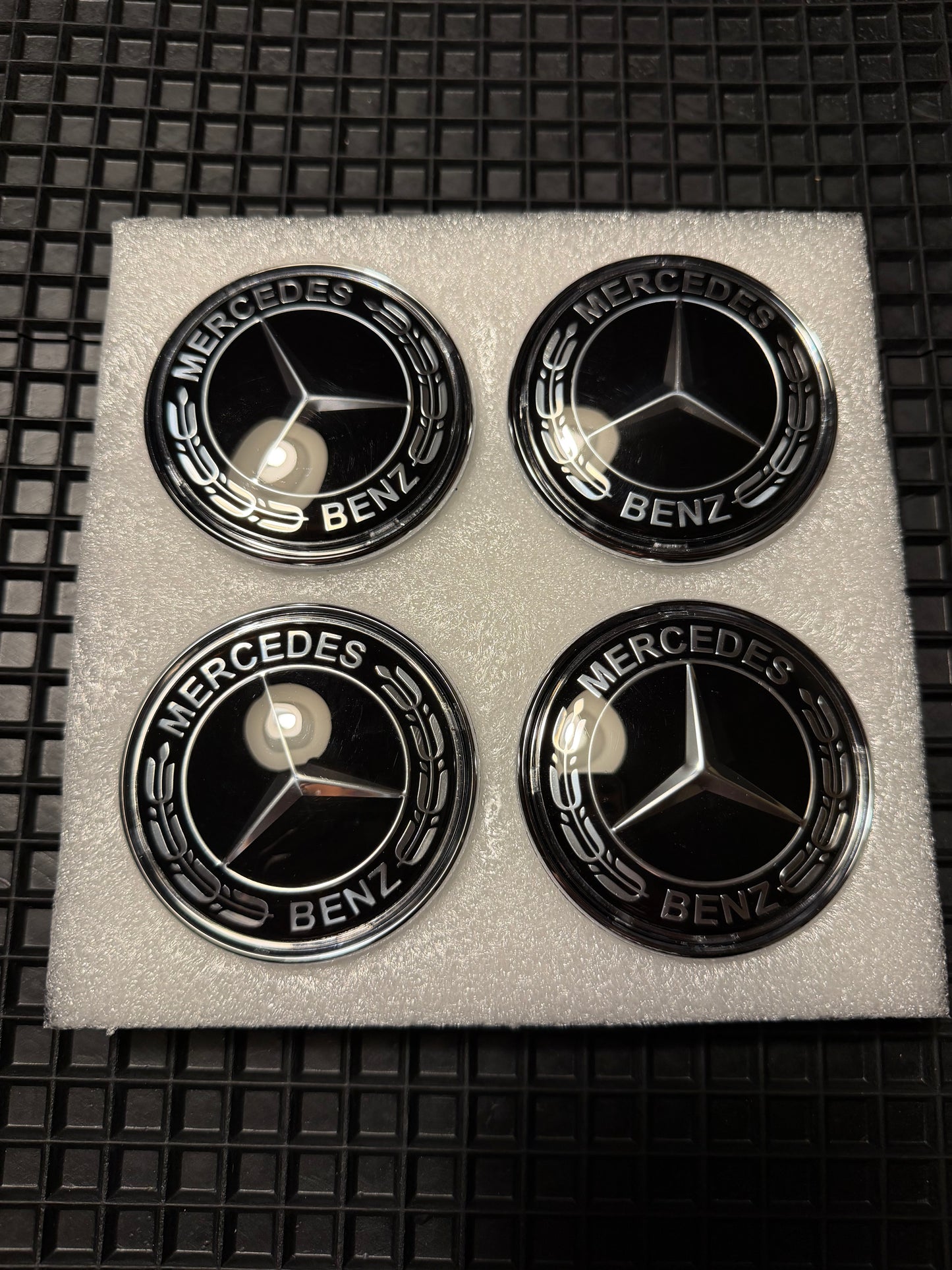 Mercedes-benz kelluvat keskikupit (4 kpl) Ø75mm